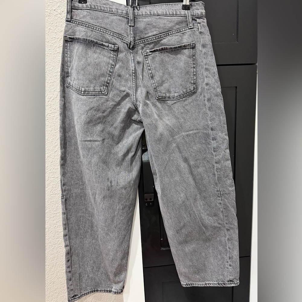 Old Navy Women's High-Rise Barrel Leg Jeans in Black Wash. - Picture 6 of 8